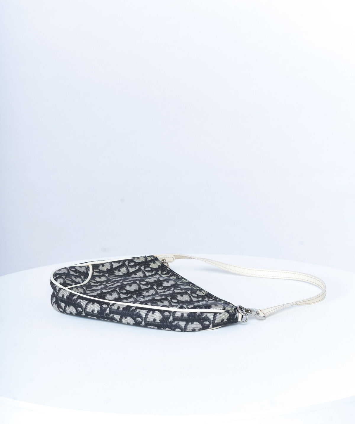 Chrisitian Dior saddle pochette MW1968 - Cap N Wrap