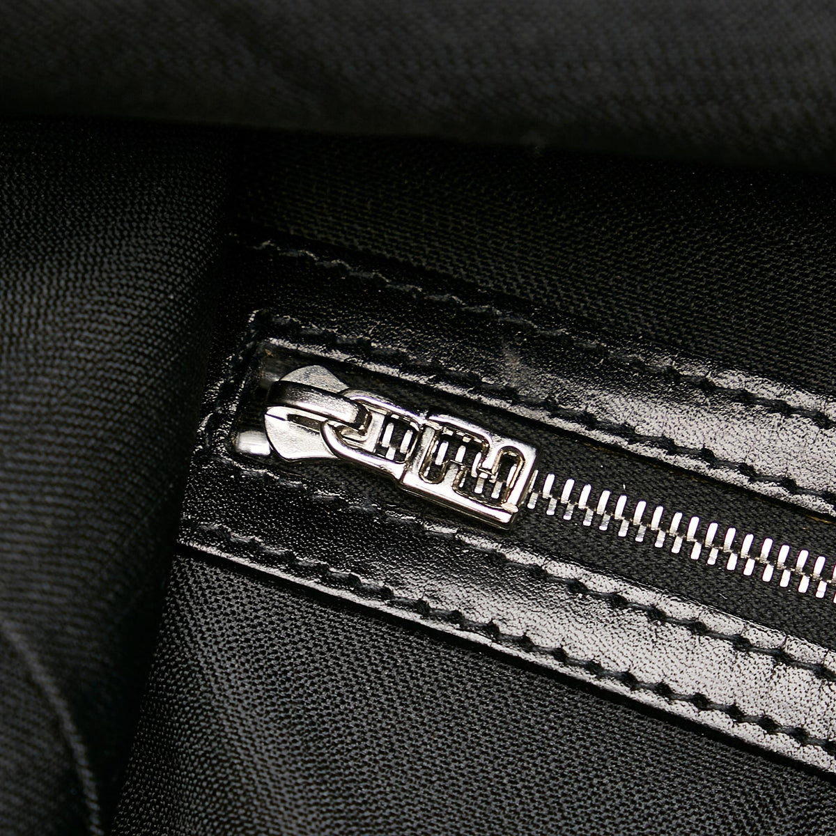 Fendi Nylon Shoulder Bag (SHG-27280)